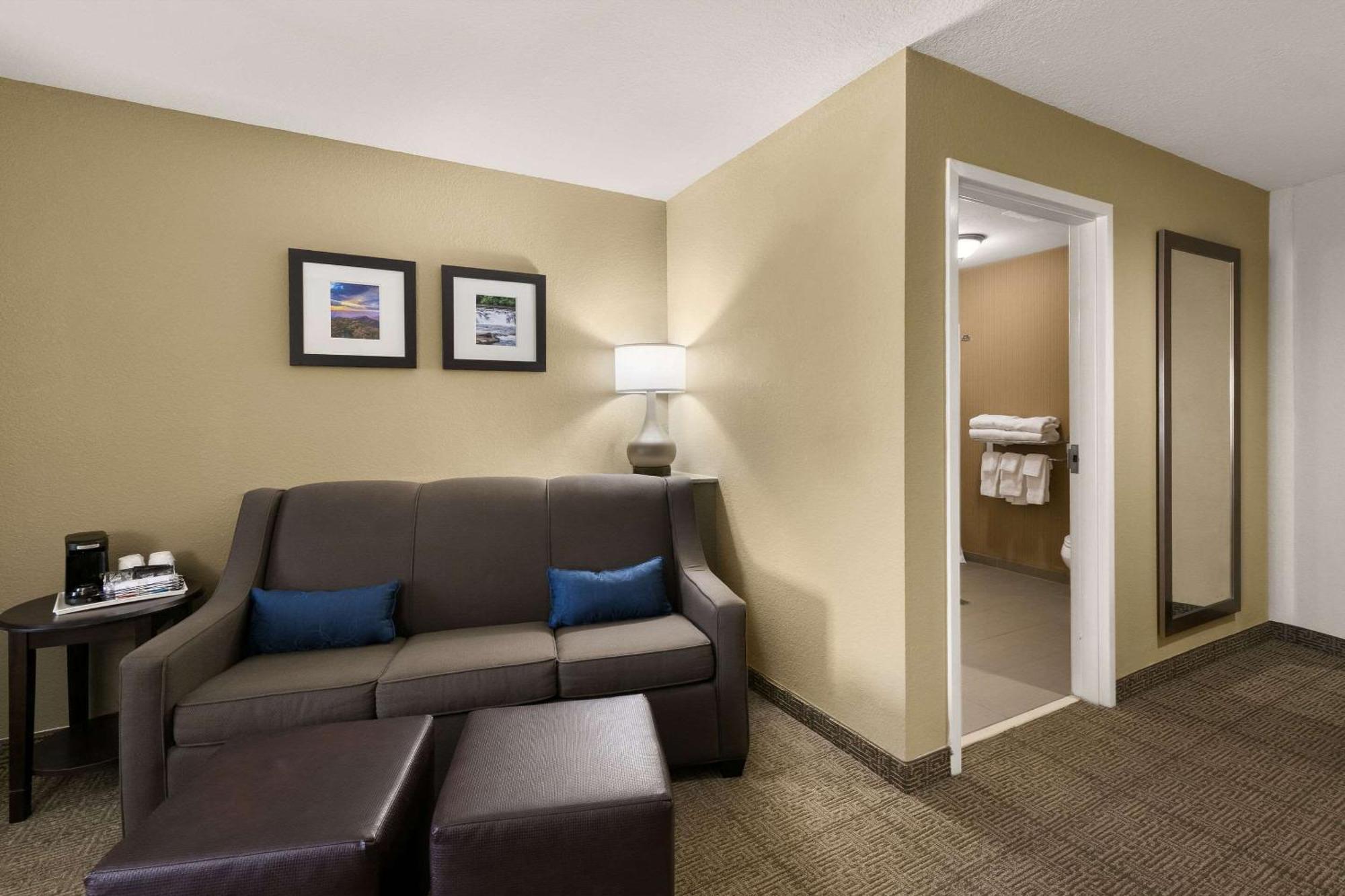 Comfort Suites קומרס מראה חיצוני תמונה